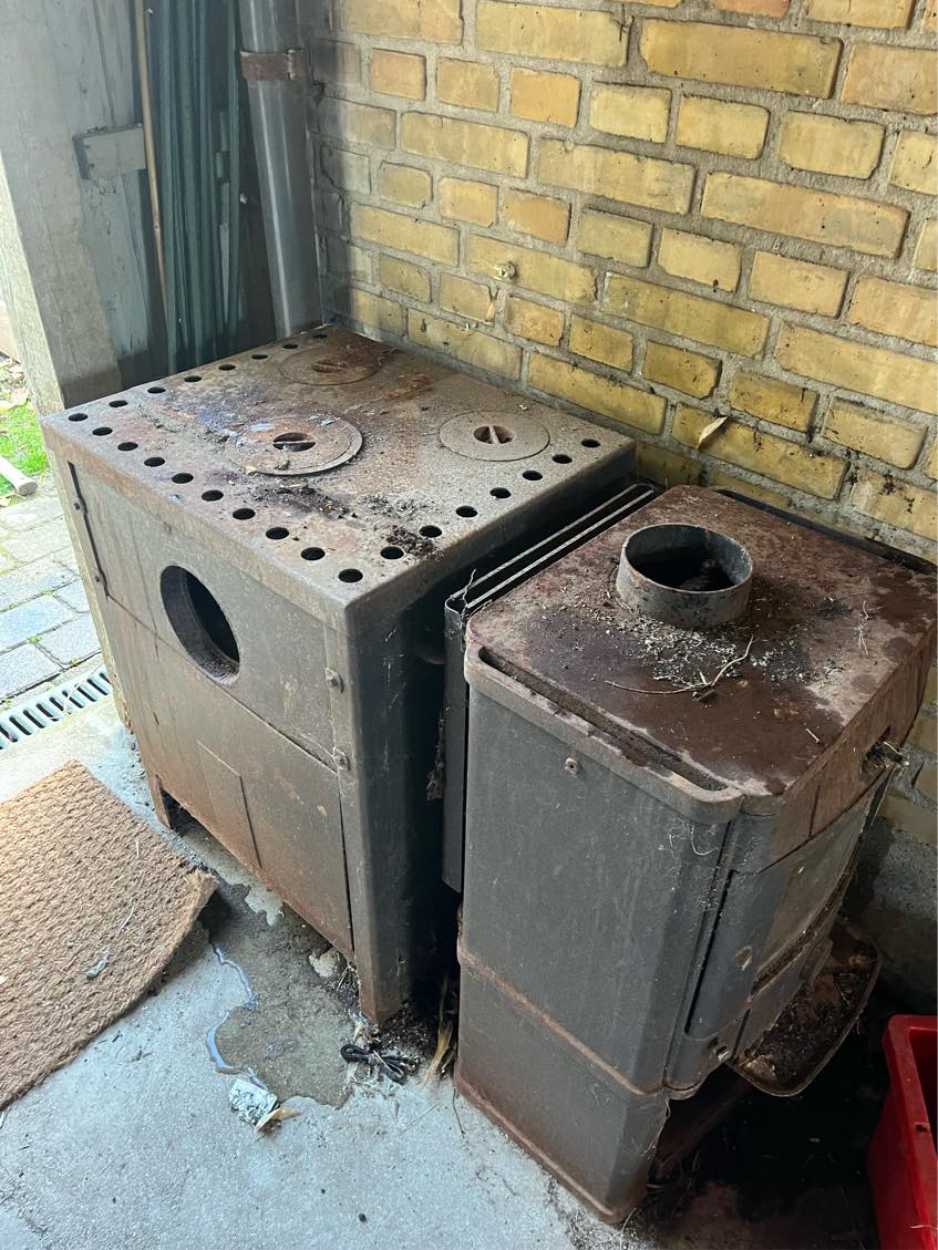 Bortskaffe 2 gamle brændeovne