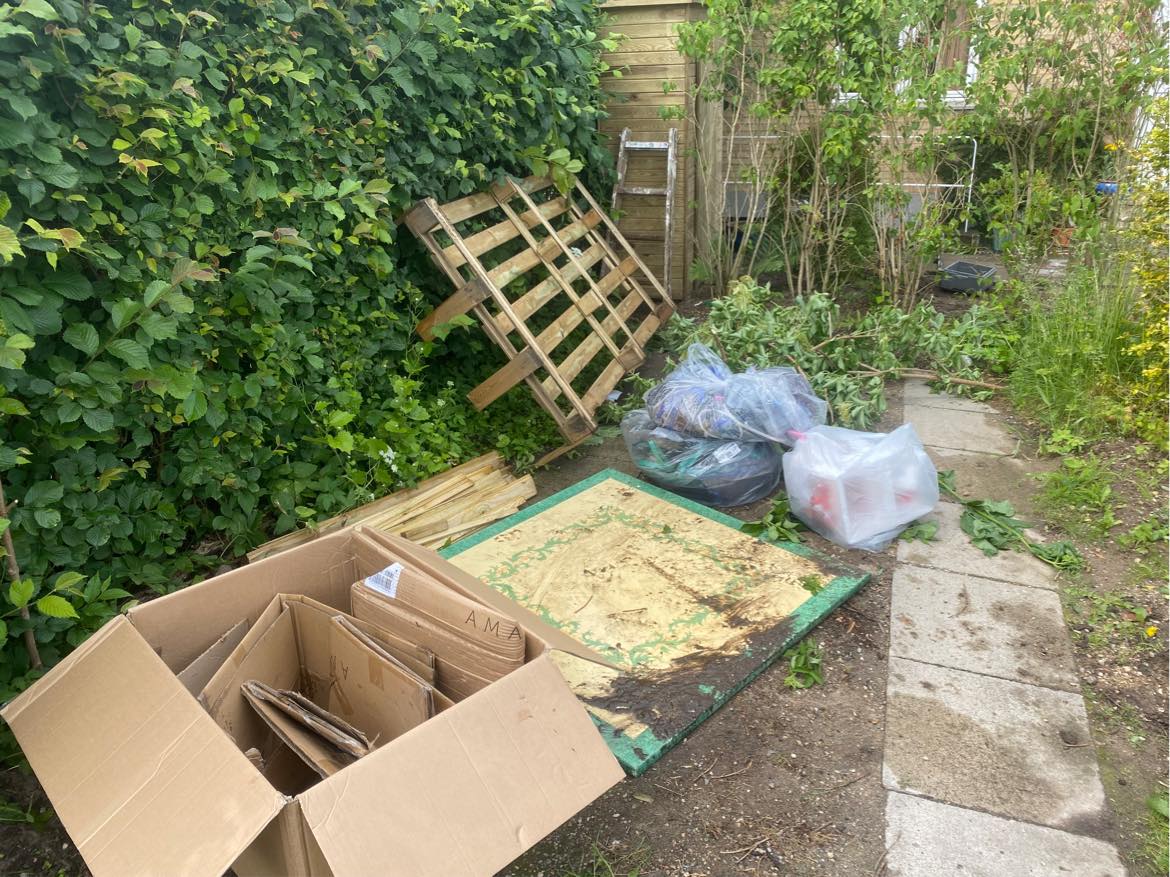 Affald til genbrugsstationen