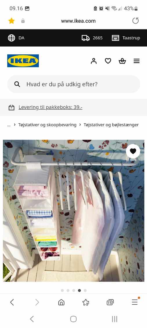 Opsætning af lamper, gardiner og væghylder