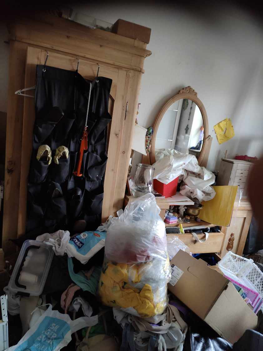 Rydde værelse, sortere og smide effekter ud