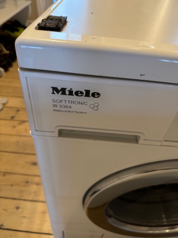 Afhentet vaskemaskine og tørretumbler