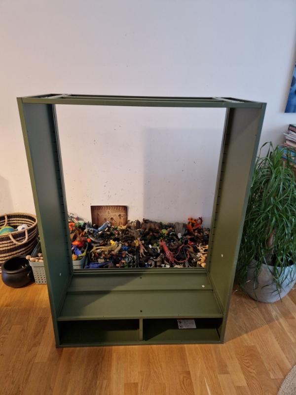 Samling af skab + opsætning af køkken skabs dør der er faldet ned