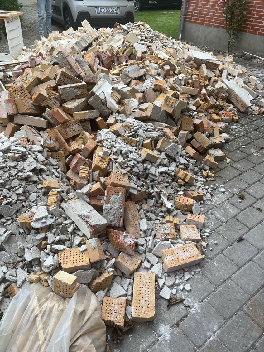 Afhentning af mursten og beton