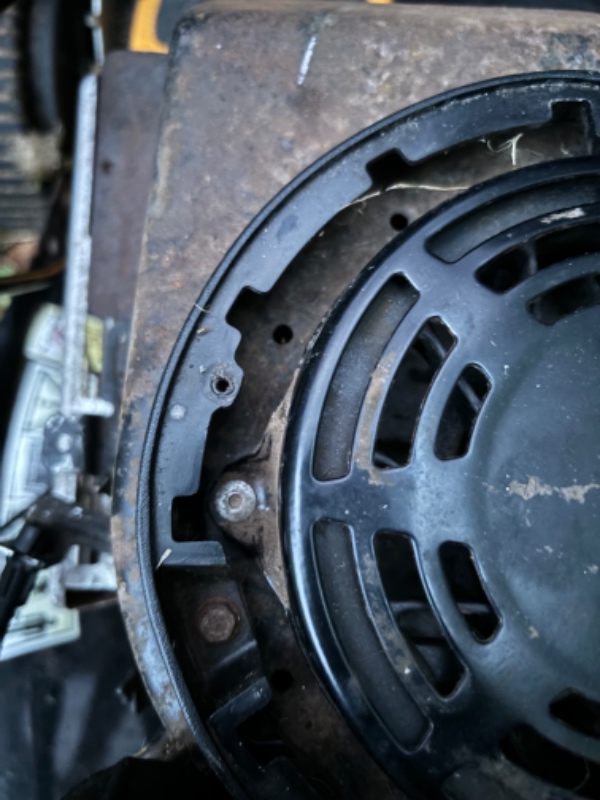 Udskiftning af startsnoren i plæneklipper