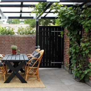 Montering af havelåge