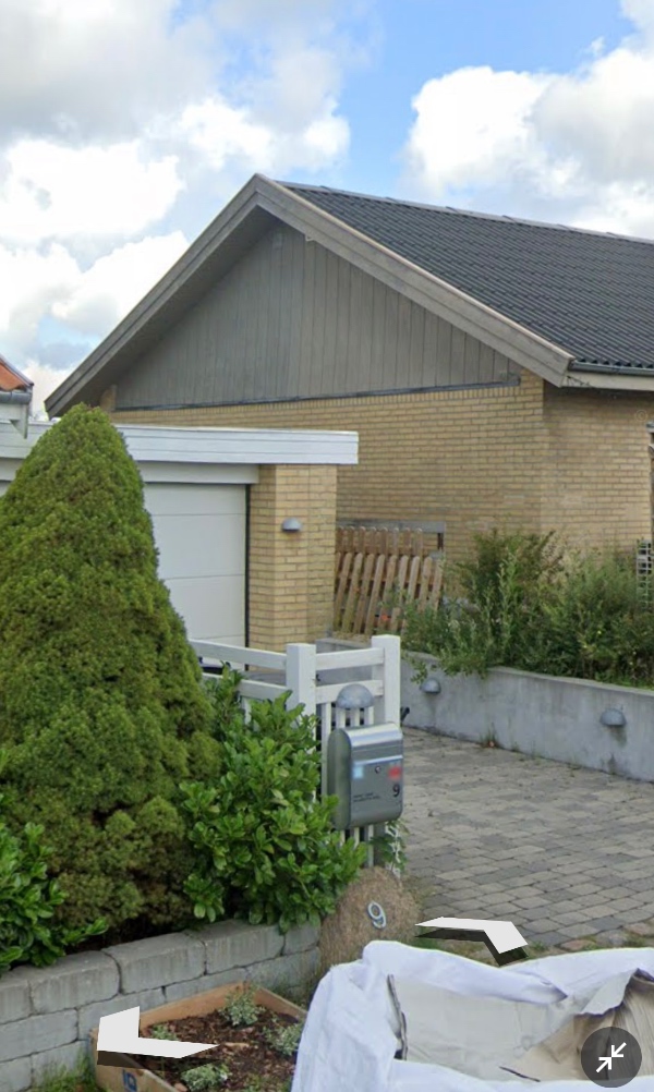 Maling af sternbrædder og gavle på parcelhus i Nivå