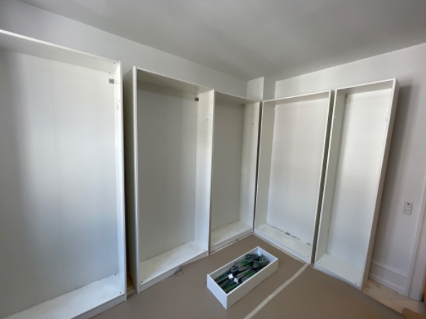 Afhentning klædeskabe