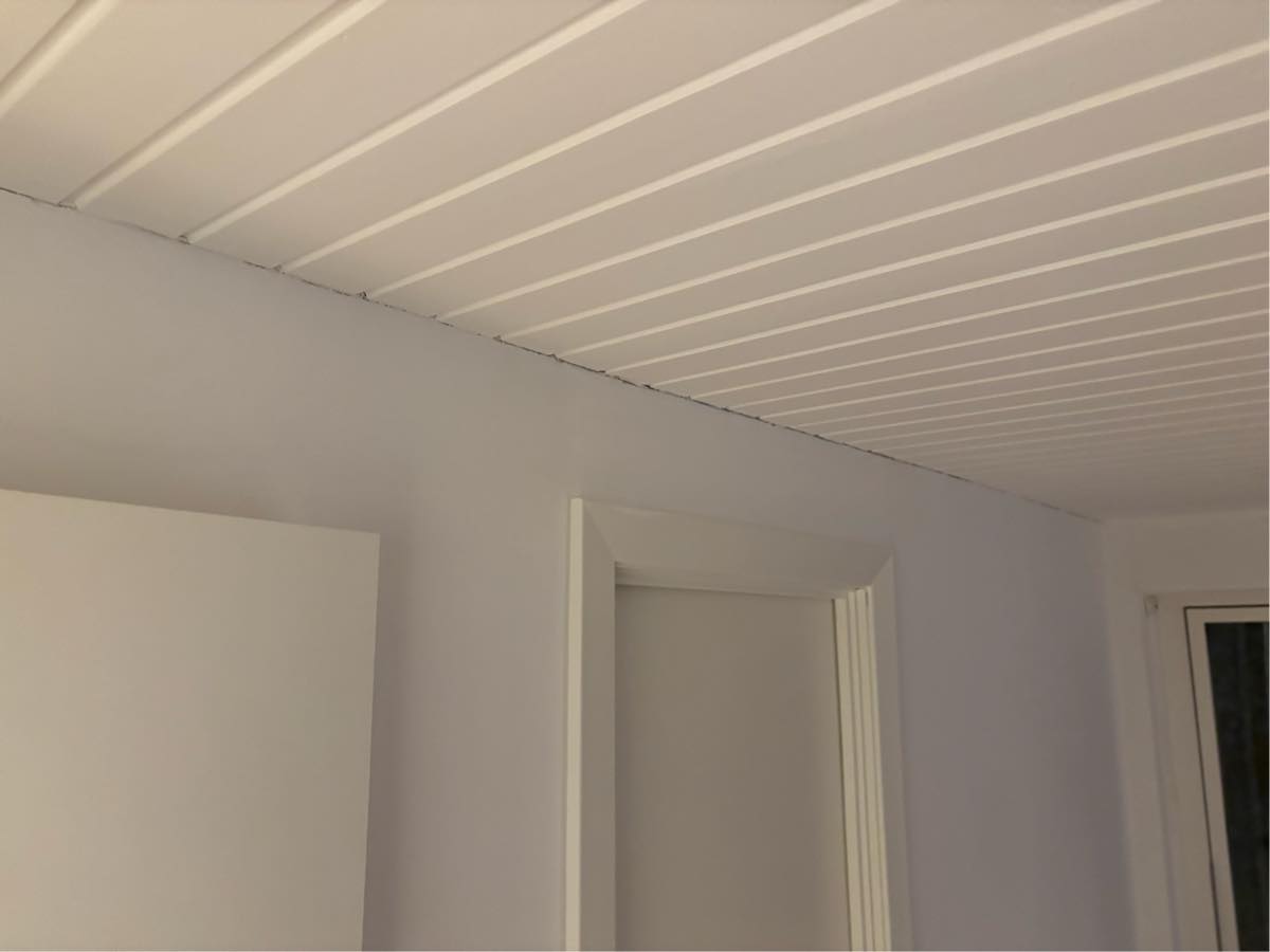 Pæn afslutning i trælofter samt lidt fodpaneler