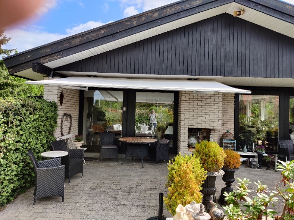 Taget endefekt markise ned