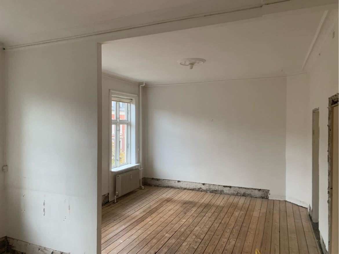 Fuld spartling af vægge samt loft