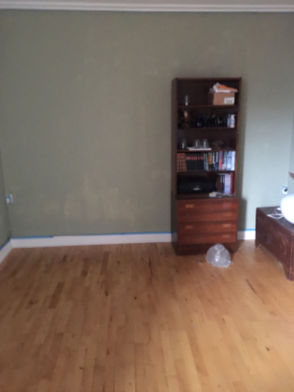 Maling af et værelse på ca 18 kvm fra grøn til hvid