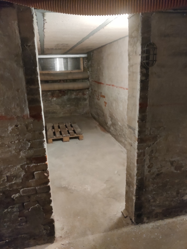 Etablering af dør til kælderrum