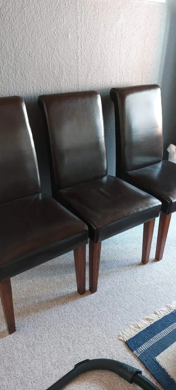 Transport af 6+4 spisebordsstole(2 afhentningssteder)