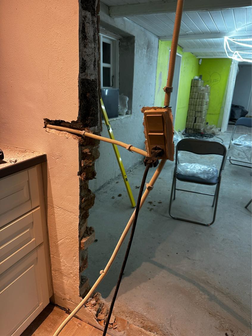 Afslutning af væg + stikkontakt