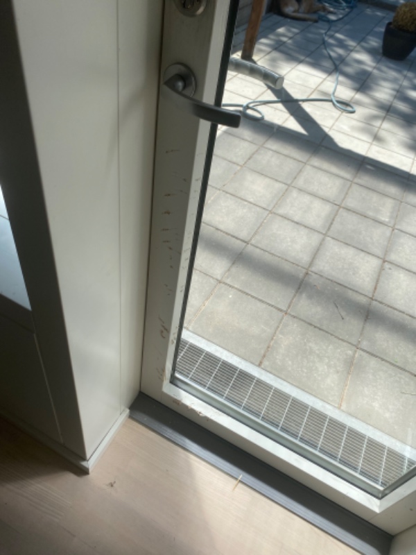  spartel, slip og maling (evt udskiftning af karm?)