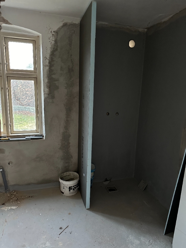 Fliselægning på badeværelse