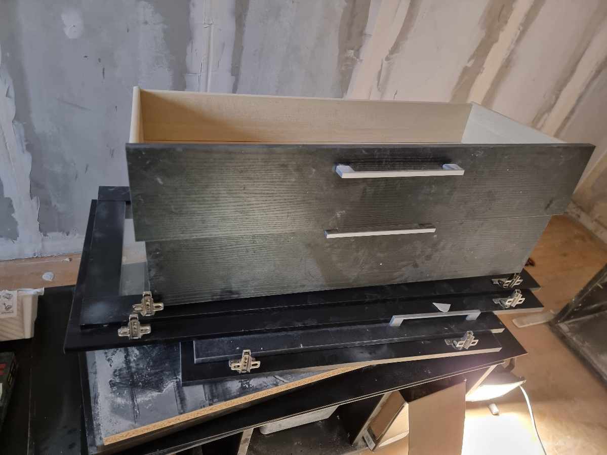 Afhentning af skab og køre det på genbrugsstationen