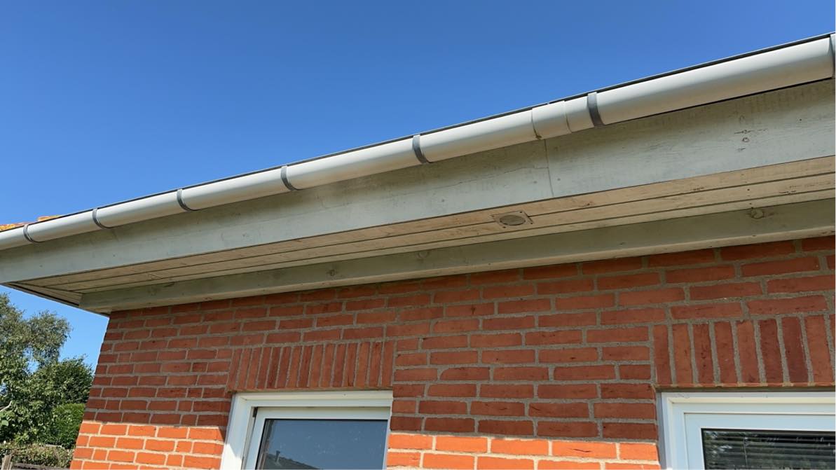 Maling af udhæng på hus