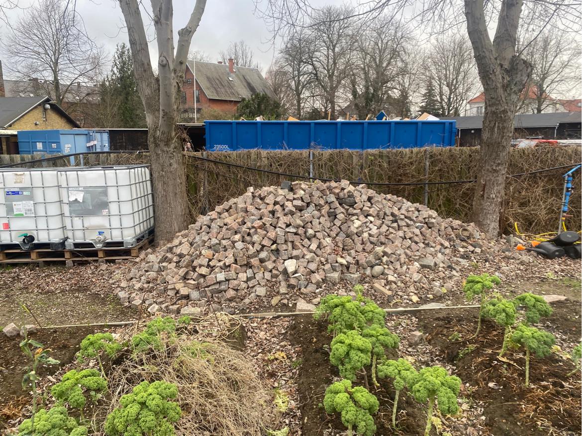 Flytte en brosten op i pallerammer