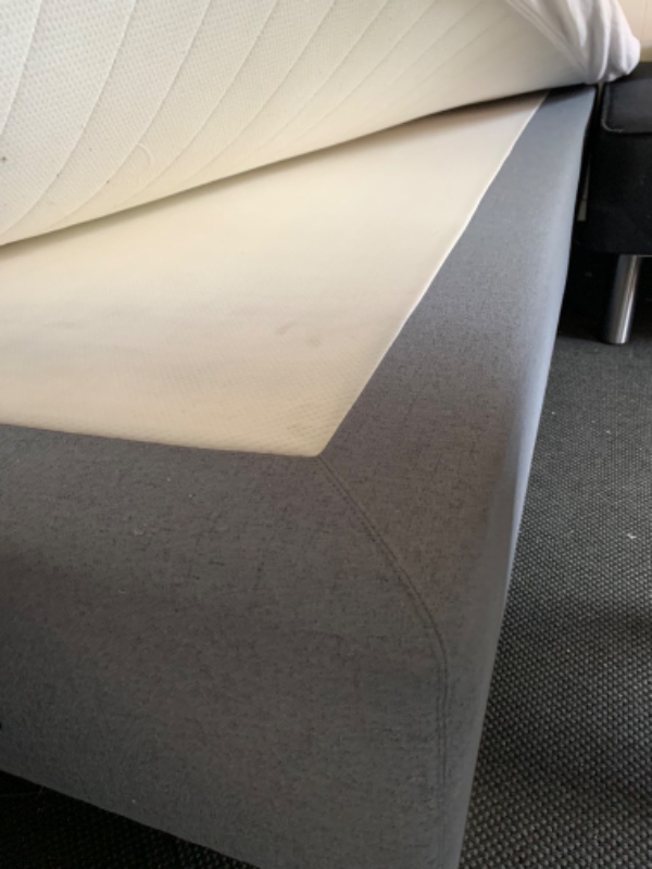 Afhent møbler, træ, højtalere og køre tagplader på lodser. Alt er på foto