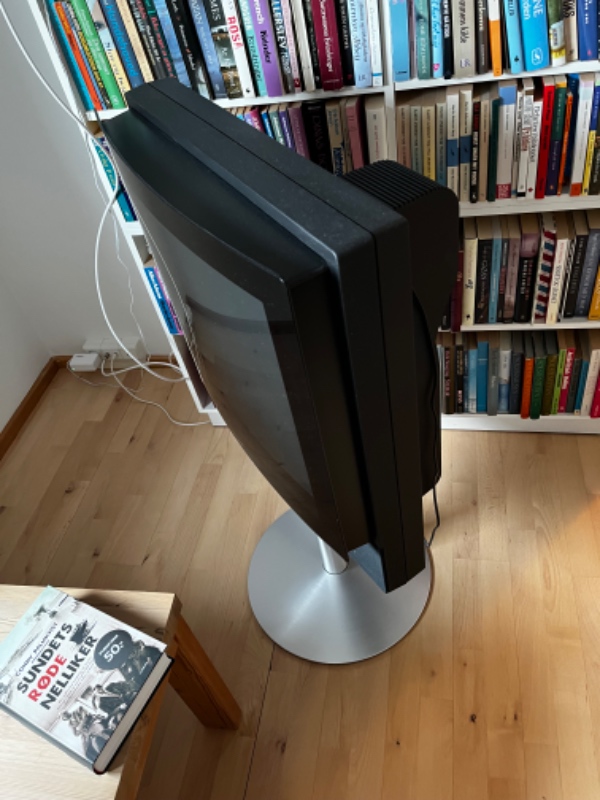 Afhentet gl. billedrørs fjernsyn til genbrugspladsen