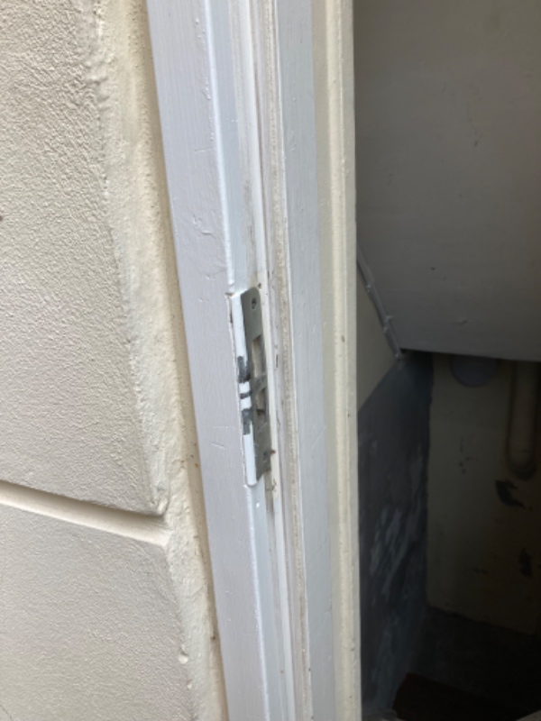 Udskiftning af gummilister på på vores hoveddør og dør til køkkentrappe