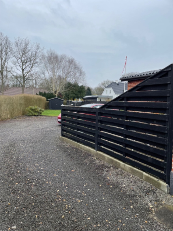 Maling af sort træværk