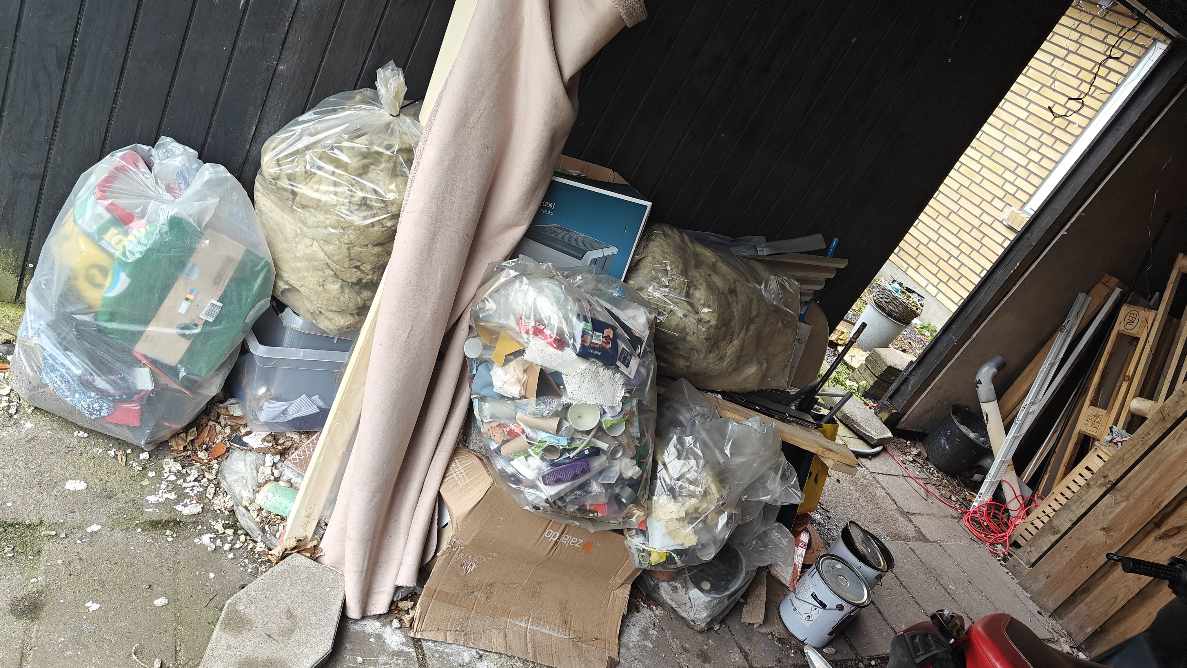 Bortkørsel af blandet affald ca 4 trailerfulde