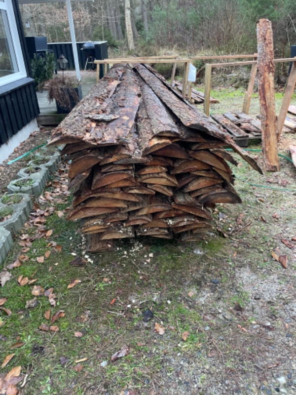 Skåret skalletræ op til brænde