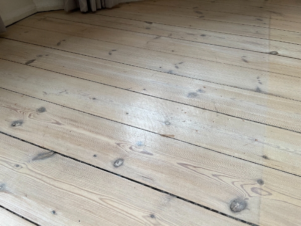 Slibning, færdiggørelse og mindre reparationer af 3 værelser, i alt 60 kvm