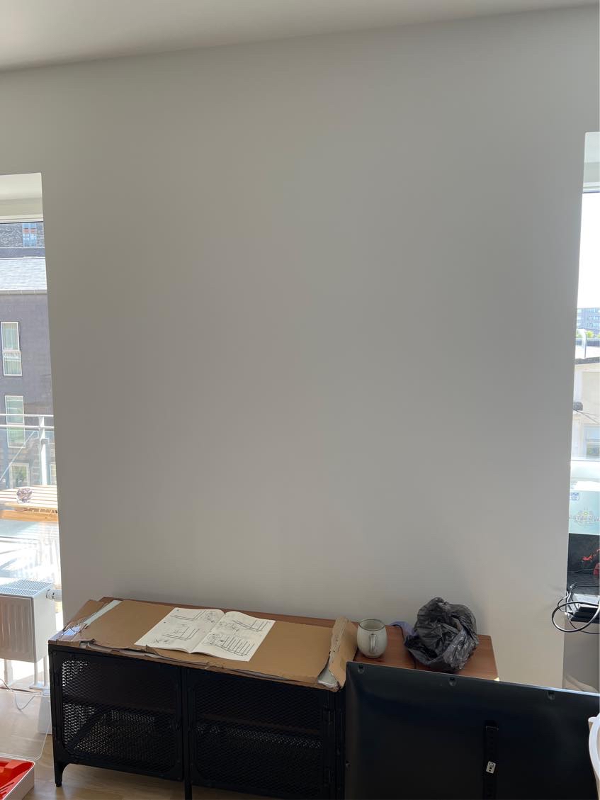 Ophæng TV med beslag på betonvæg