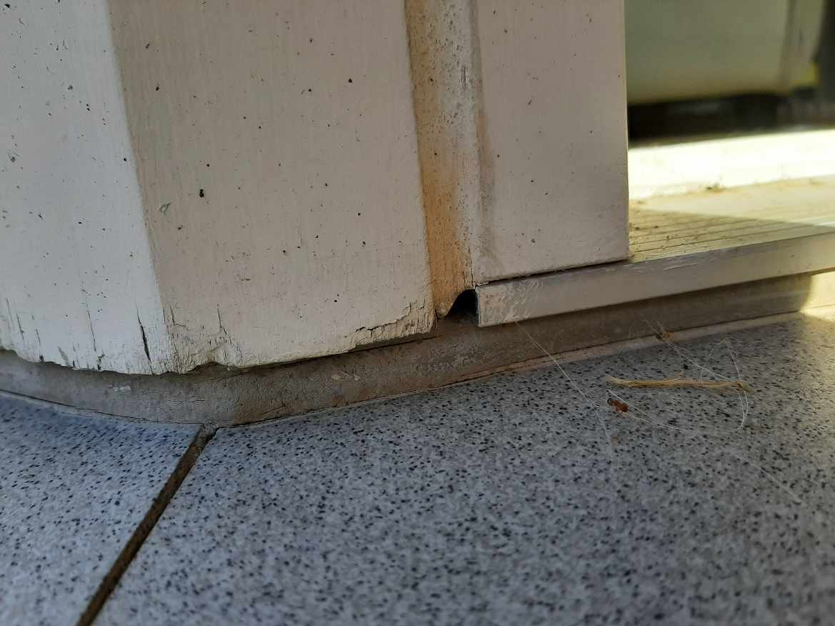 Udskiftning af vinduesbånd og reparation ved dører