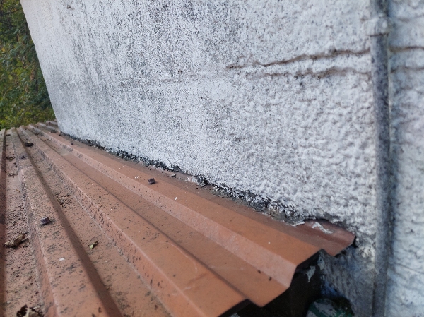 Ny fuge og fjern af den gamle. Og nogle nye skruer til tag.