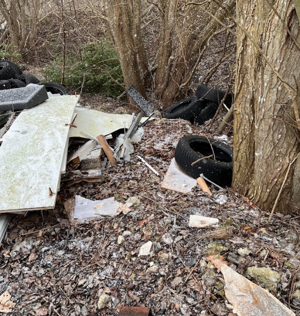 Skrald til container.