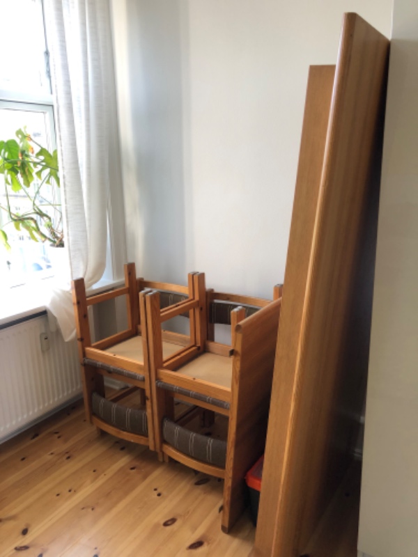 Slibning og oliering af massivt træbord, ekstra plade og 4 stole