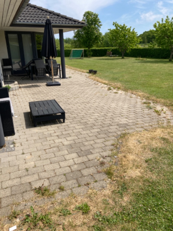 Forhave samt terrasse, evt nye sten og udvidelse af terrasseområde