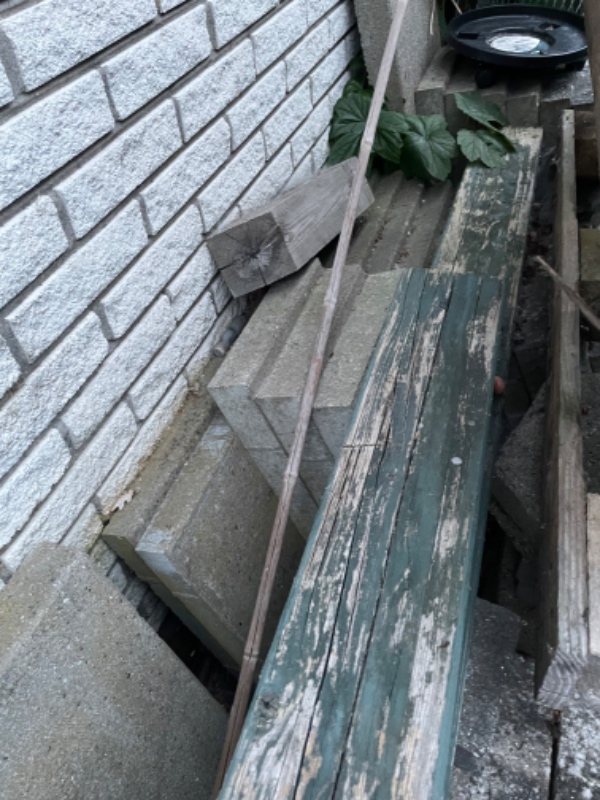 Bortførsel af diverse affald - bl.a. store betonfliser