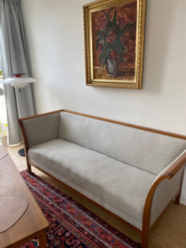Sprunget fjeder i gammel designer sofa