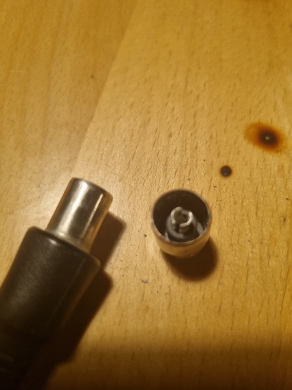 Antenne stik i stykker