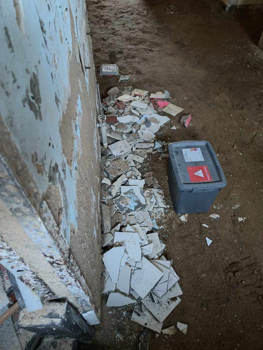 Fjernelse og bortskaffelse af fliser