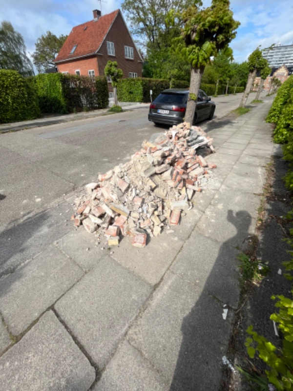 Bortskaffe renoveringsaffald: træ og murbrokker
