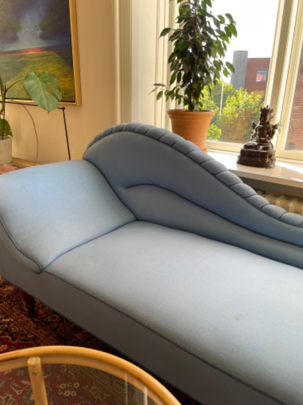 Nedtagning af tre sofaer fra 2 sal til gadeplan