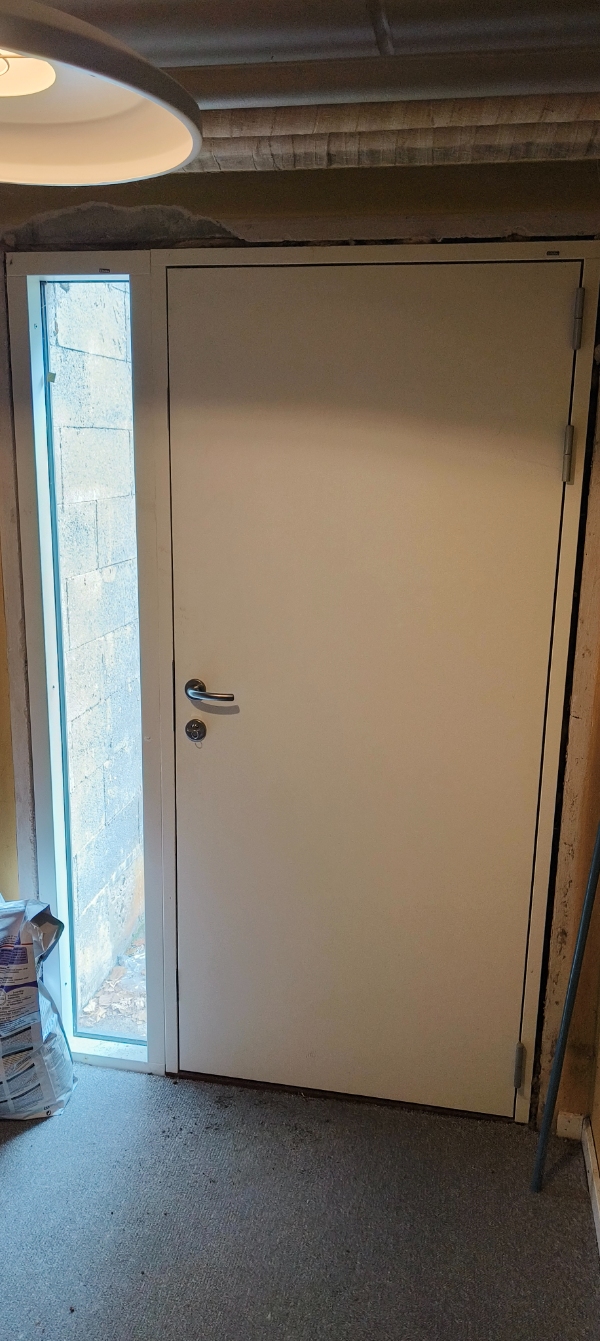 Fuge 2 døre og 4 vinduer