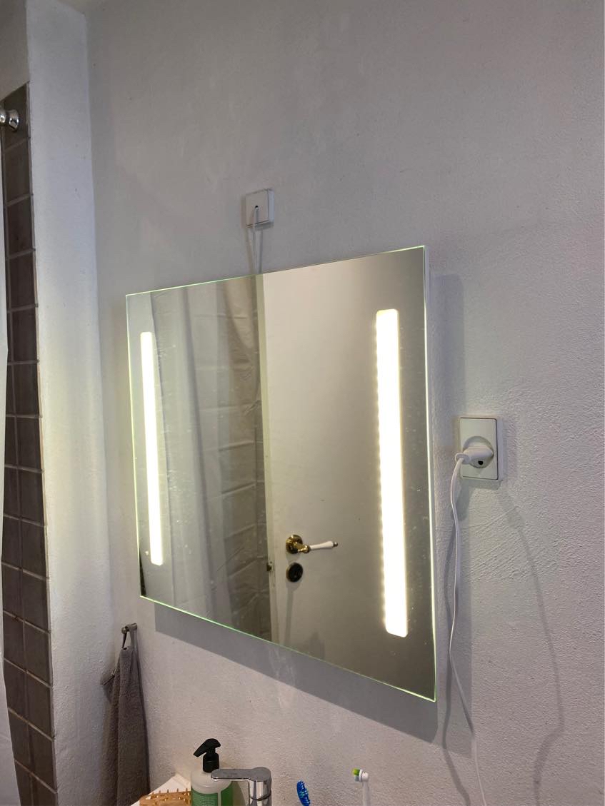 Rykke spejl længere op på væg