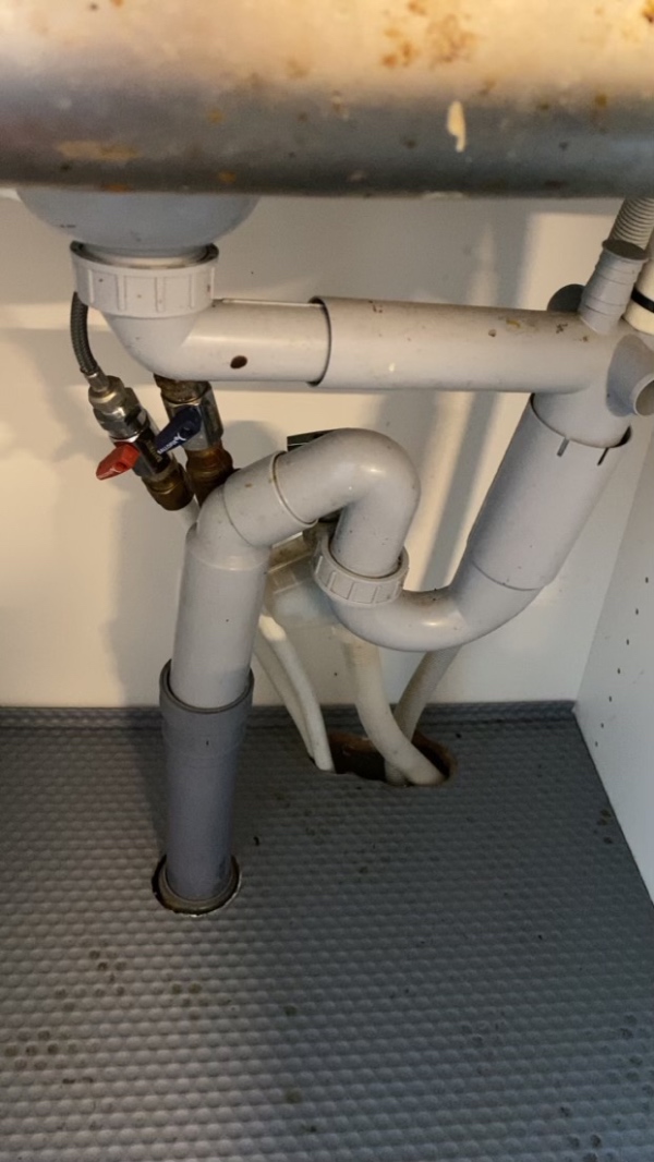 Opsætning af opvaskemaskine - manglende stikkontakt