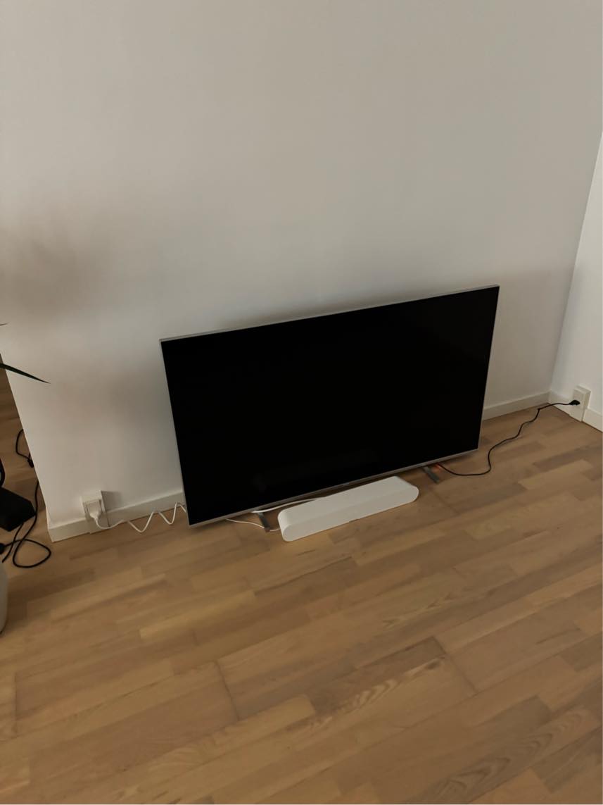Opsæt 2 lamper & 1 TV i beton