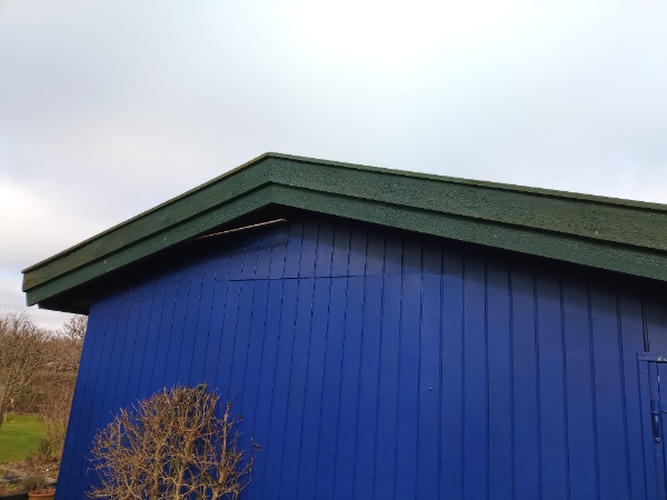 Vindskeder på kolonihavehus i Lyngby