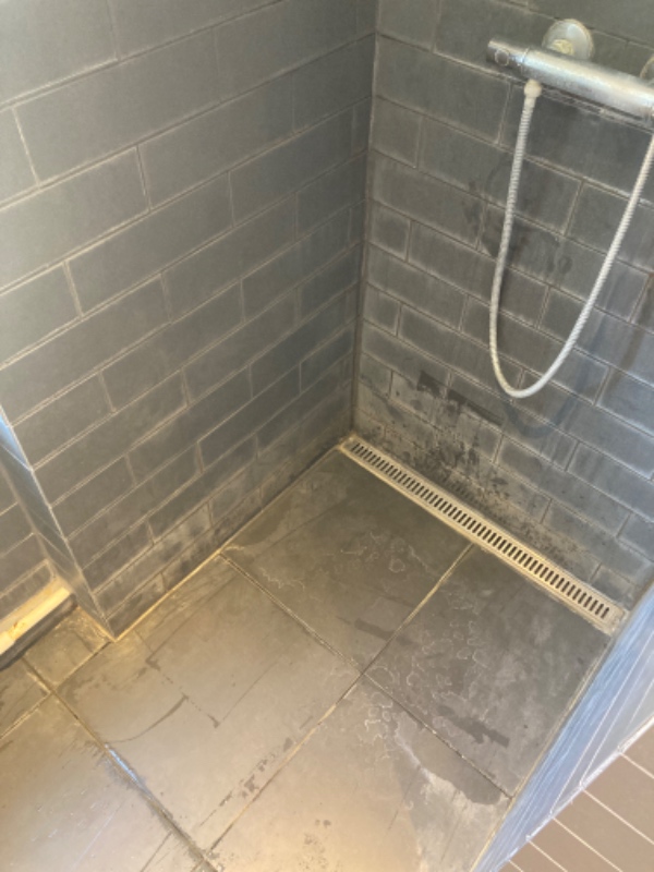 Dybdegående badeværelsesrengøring