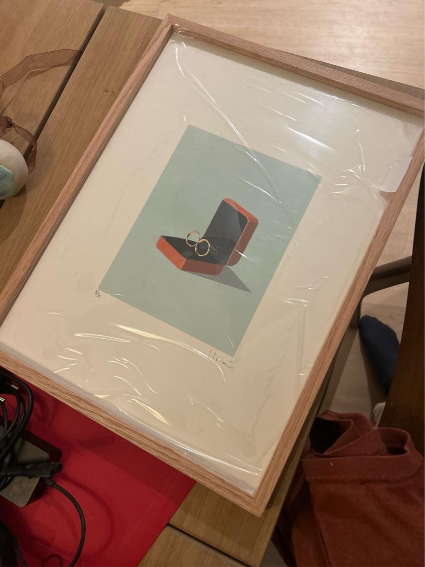 Hjælp til at hænge fire mindre billeder op