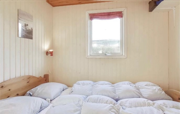 Indvendig maling af træsommerhus. Både vægge of lofter skal males hvide. Huset er 56 kvm.